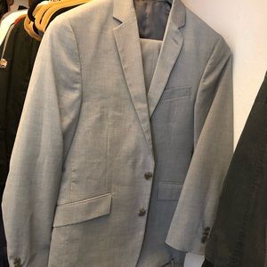 Kenneth Cole Reaction Suits & Blazers - Kenneth Cole Mens light grey suit set 36/29 Kenneth Cole Reaction Suits & Blazers - Kenneth Cole Mens light grey suit set 36/29